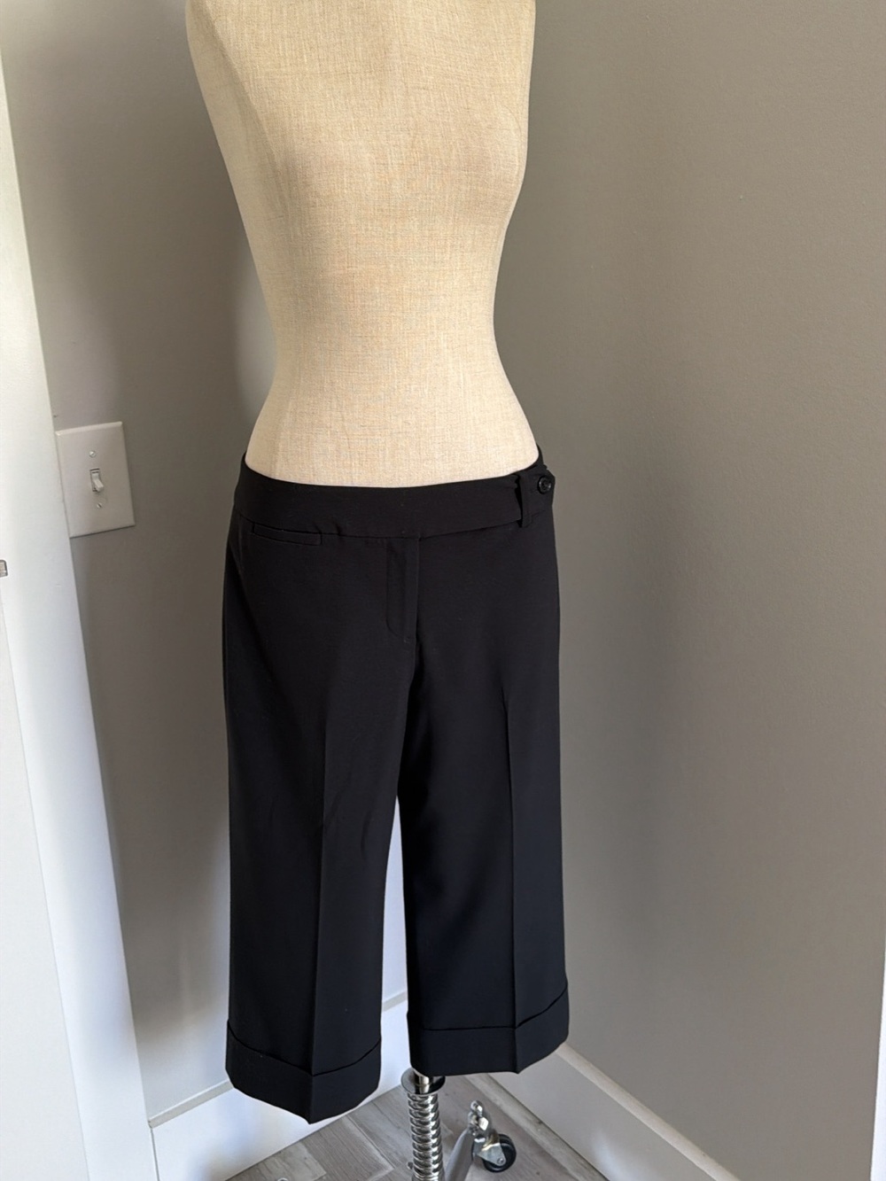 2000s Ann Taylor Women’s Petite Black Cropped Capri Pants 6P